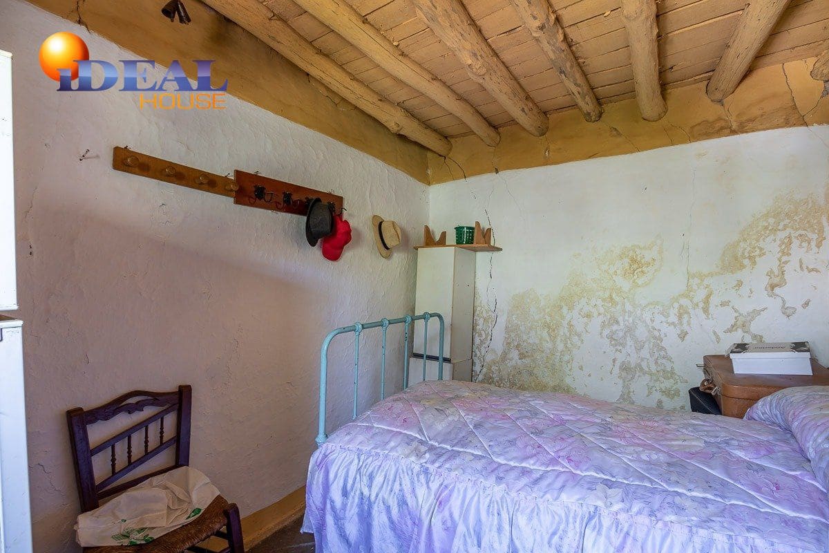 Finca/Casa Rural de 4 habitaciones en Güéjar Sierra en venta - 250.000 € (Ref: 9433683)