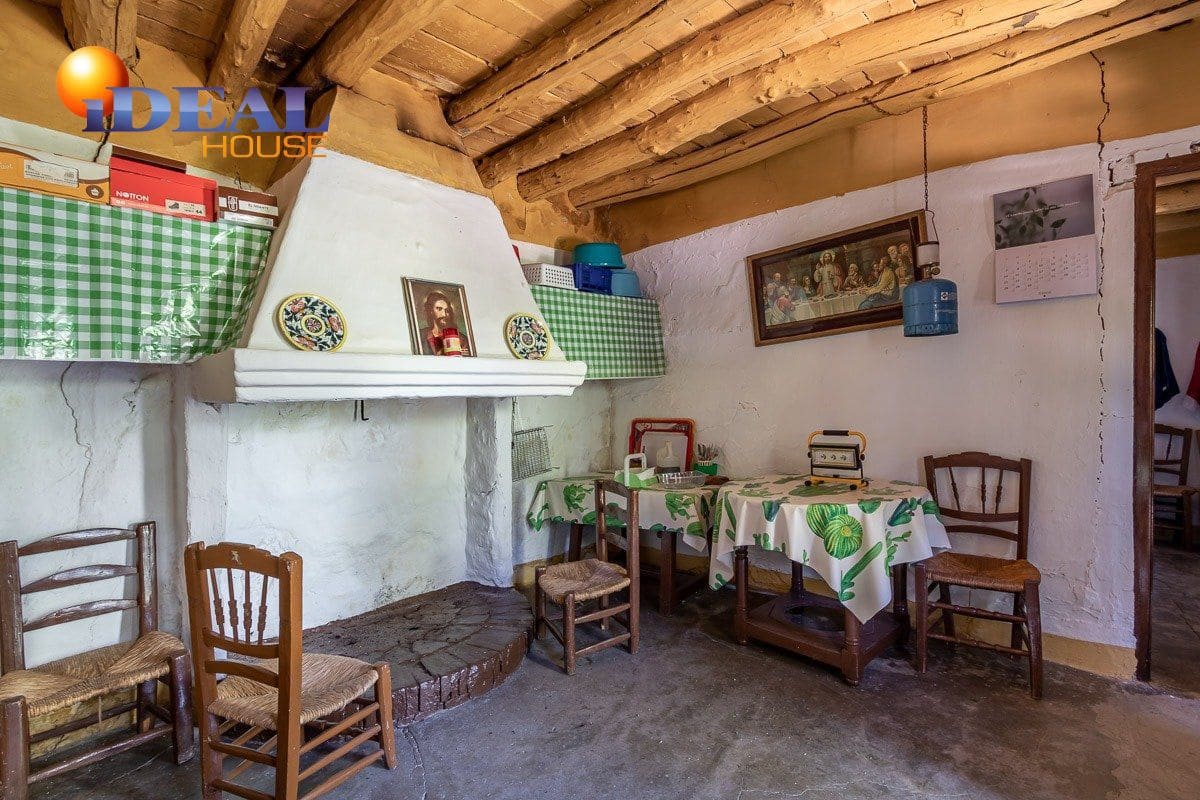 Finca/Casa Rural de 4 habitaciones en Güéjar Sierra en venta - 250.000 € (Ref: 9433683)