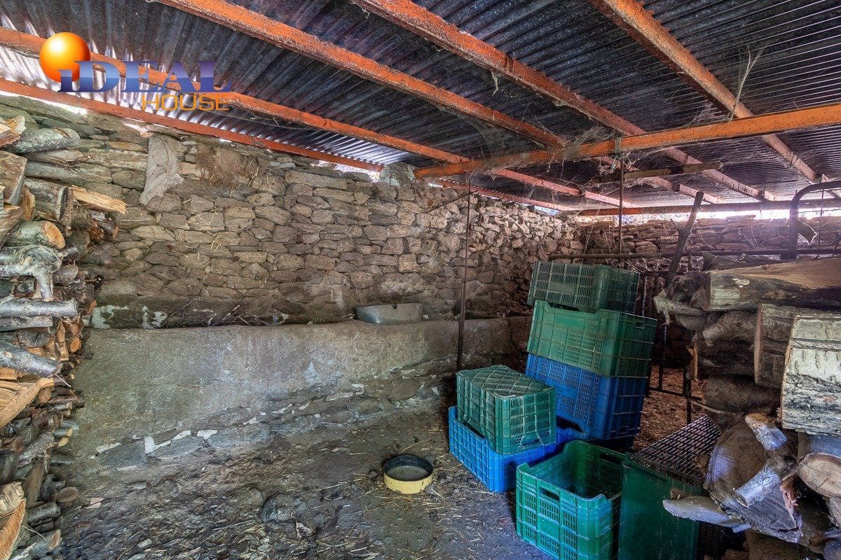 Finca/Casa Rural de 4 habitaciones en Güéjar Sierra en venta - 250.000 € (Ref: 9433683)