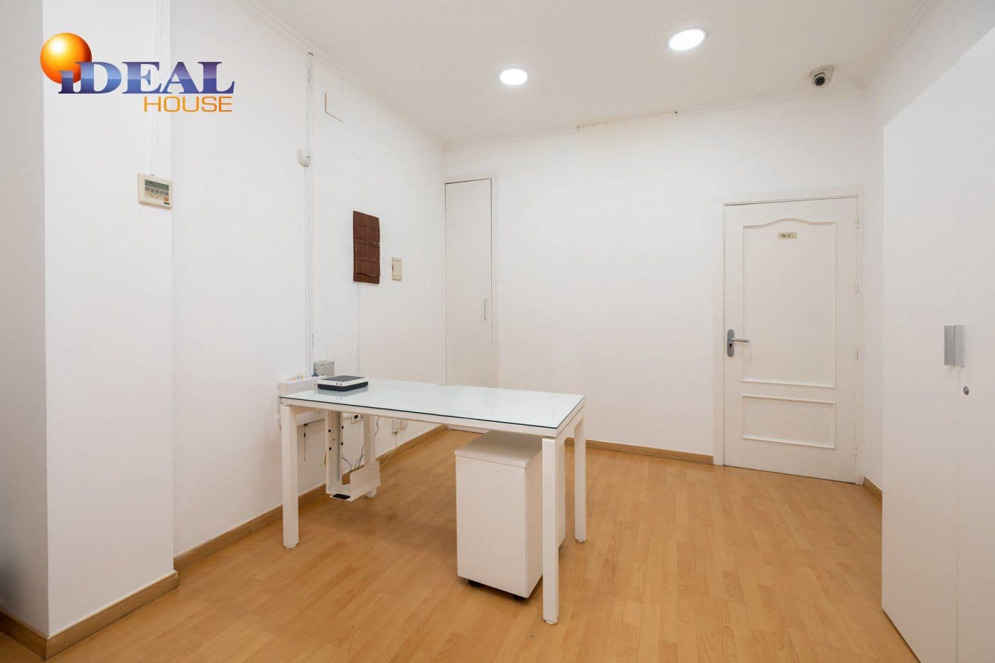 Erhverv til salg i Granada by - € 150.000 (Ref: 9433684)