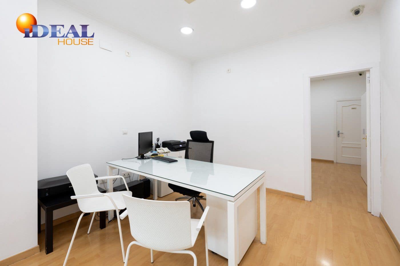 Erhverv til salg i Granada by - € 150.000 (Ref: 9433684)