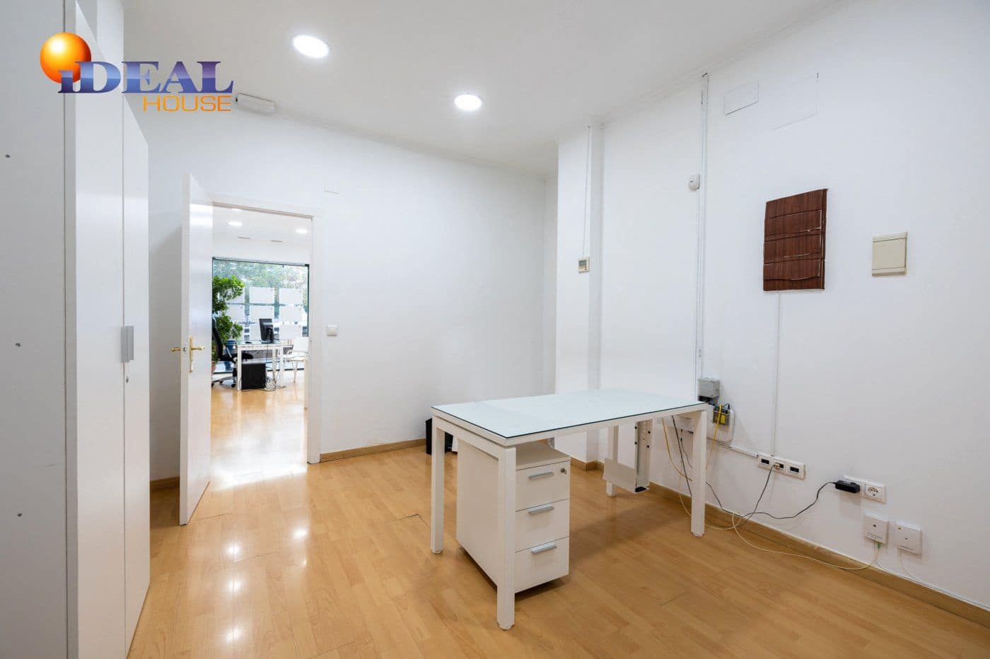 Erhverv til salg i Granada by - € 150.000 (Ref: 9433684)