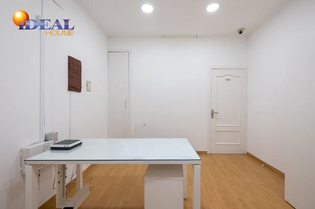 Erhverv til salg i Granada by - € 150.000 (Ref: 9433684)