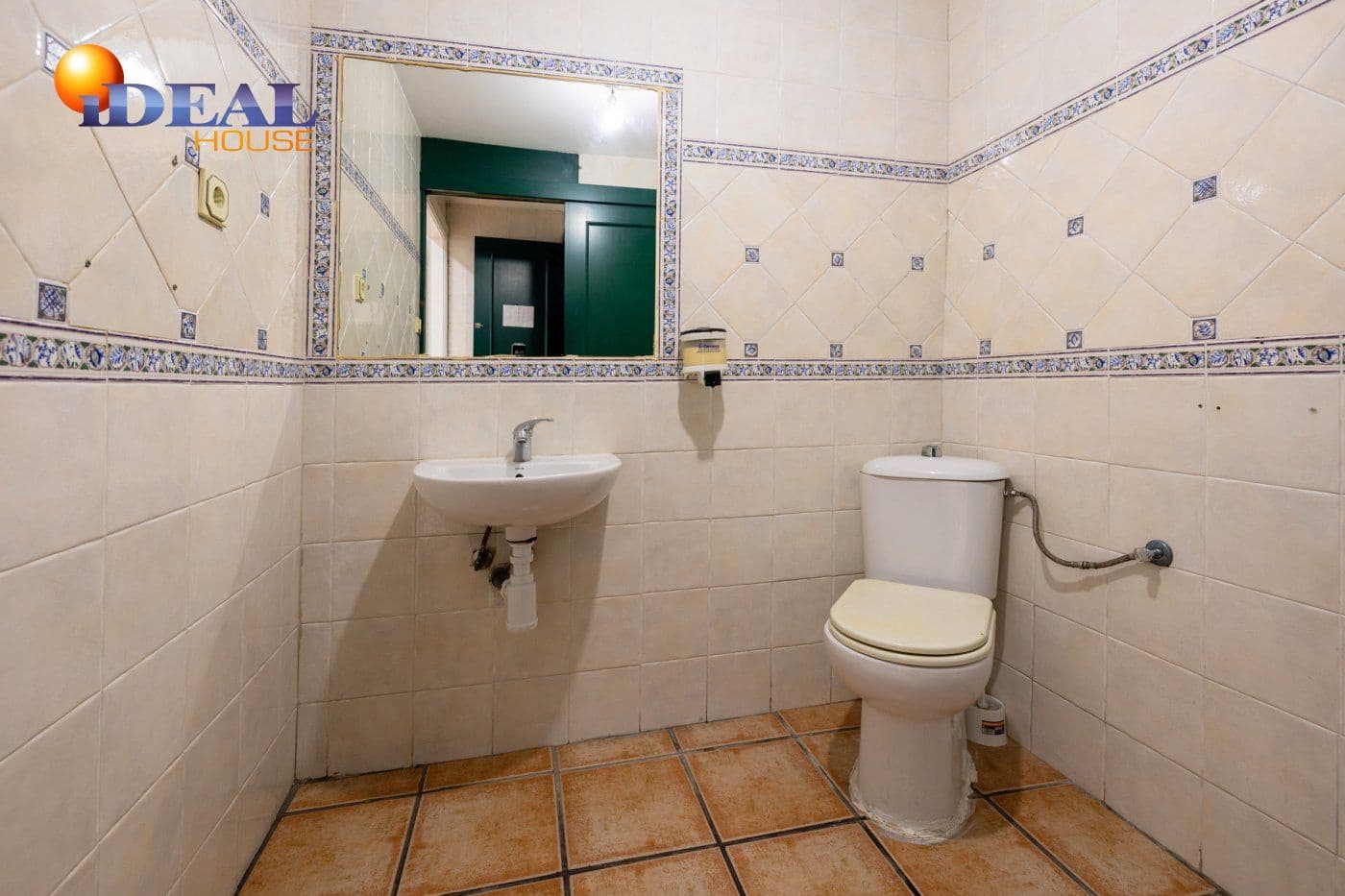 Erhverv til salg i Granada by - € 150.000 (Ref: 9433684)