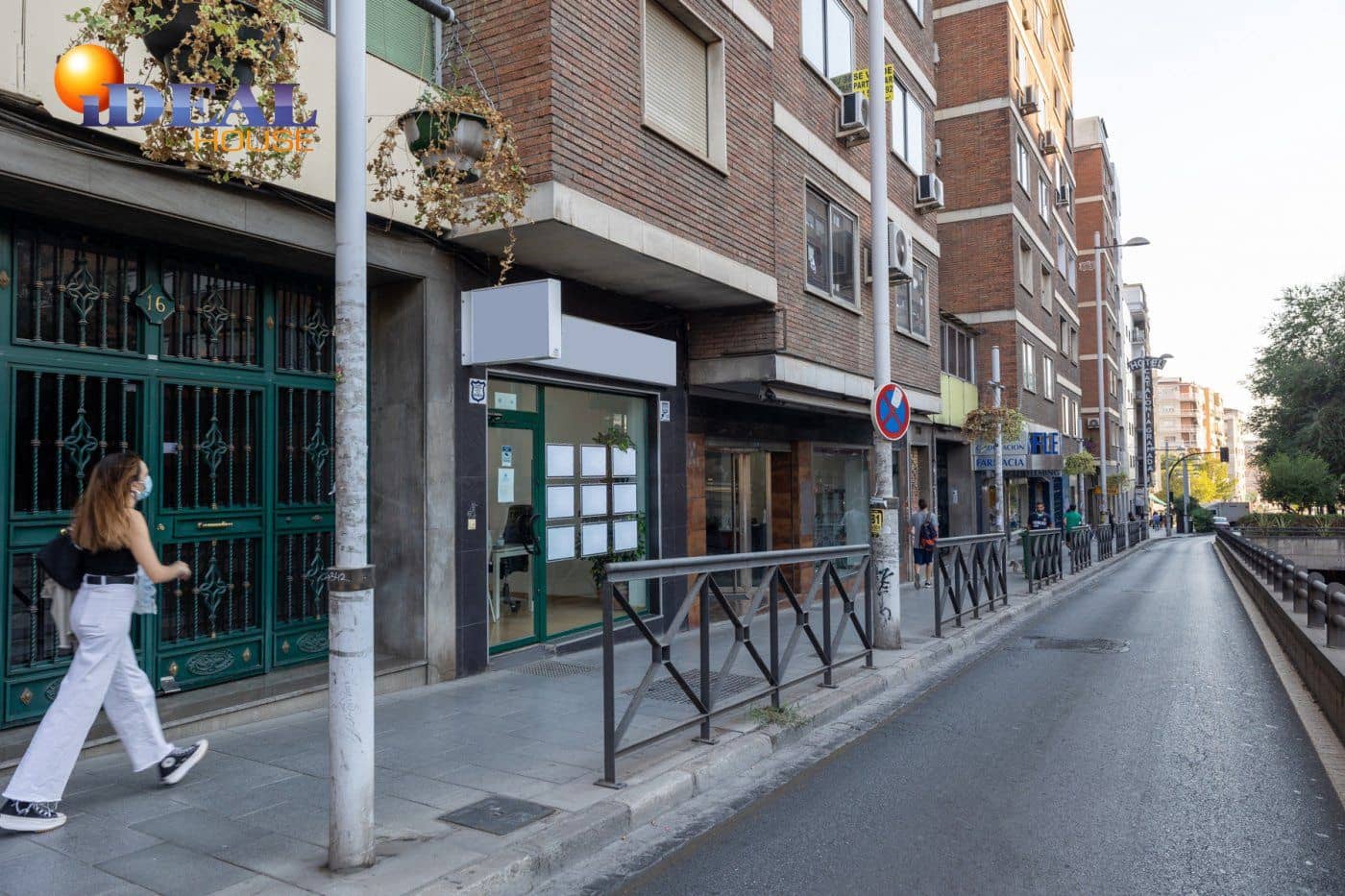 Erhverv til salg i Granada by - € 150.000 (Ref: 9433684)