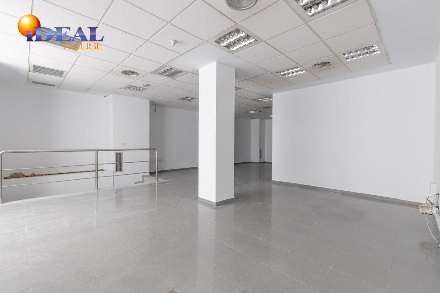 Commercial for sale in Montefrio - € 159,900 (Ref: 9433689)