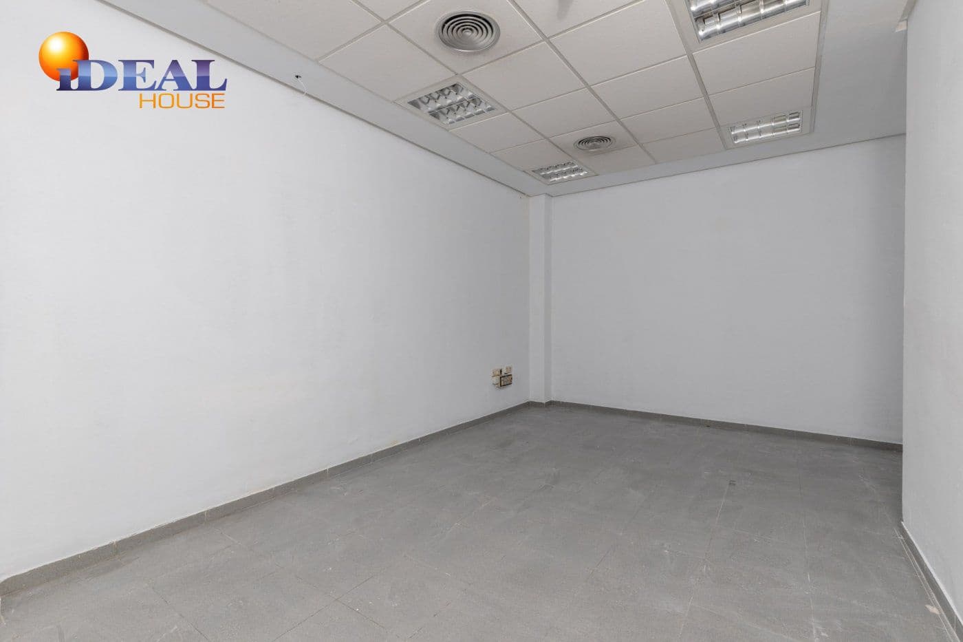 Commercial for sale in Montefrio - € 159,900 (Ref: 9433689)