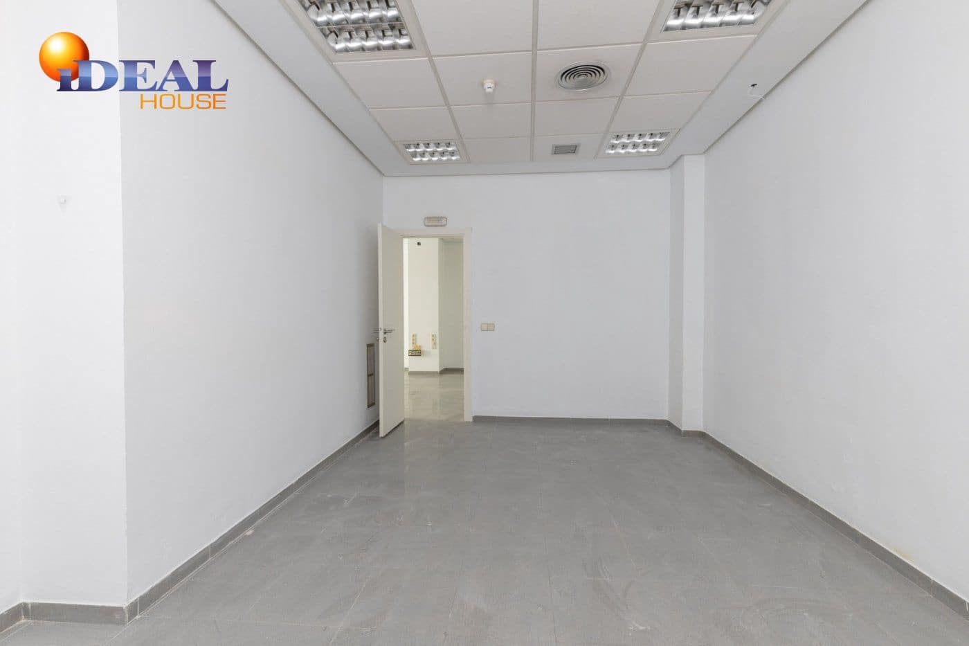 Commercial for sale in Montefrio - € 159,900 (Ref: 9433689)