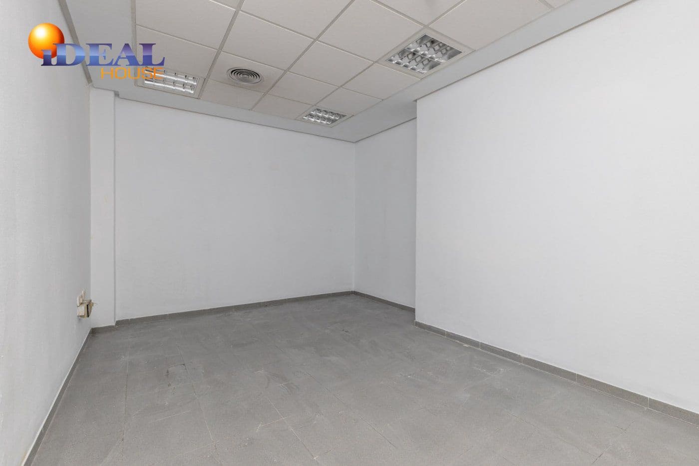 Commercial for sale in Montefrio - € 159,900 (Ref: 9433689)