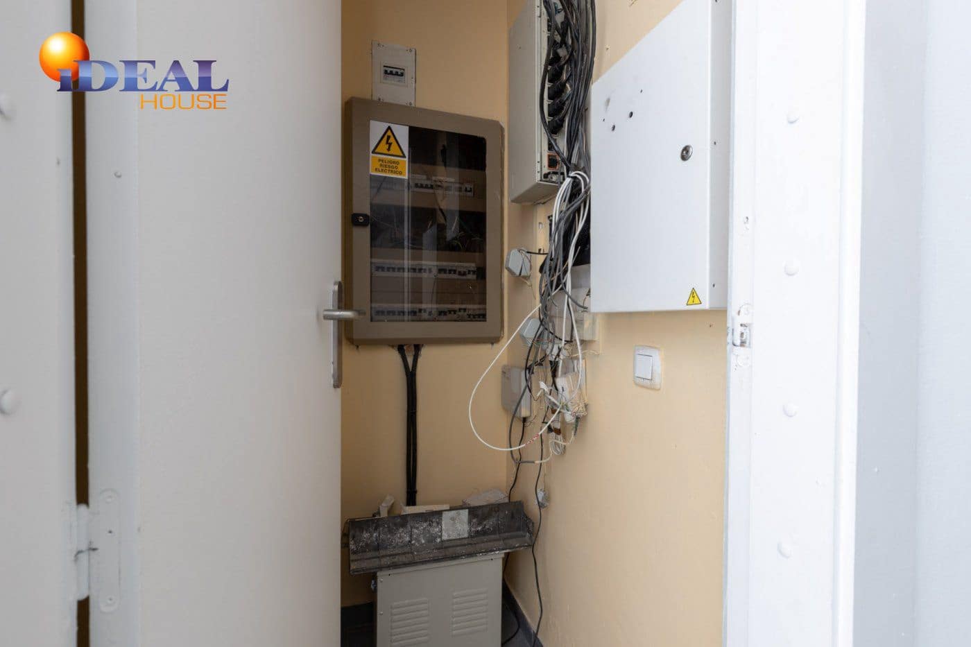 Commercial for sale in Montefrio - € 159,900 (Ref: 9433689)