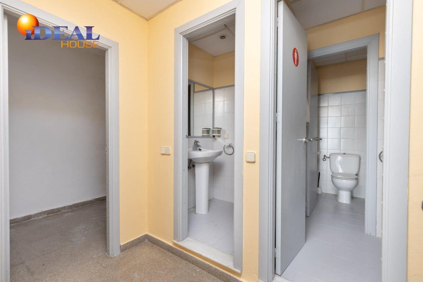 Commercial for sale in Montefrio - € 159,900 (Ref: 9433689)