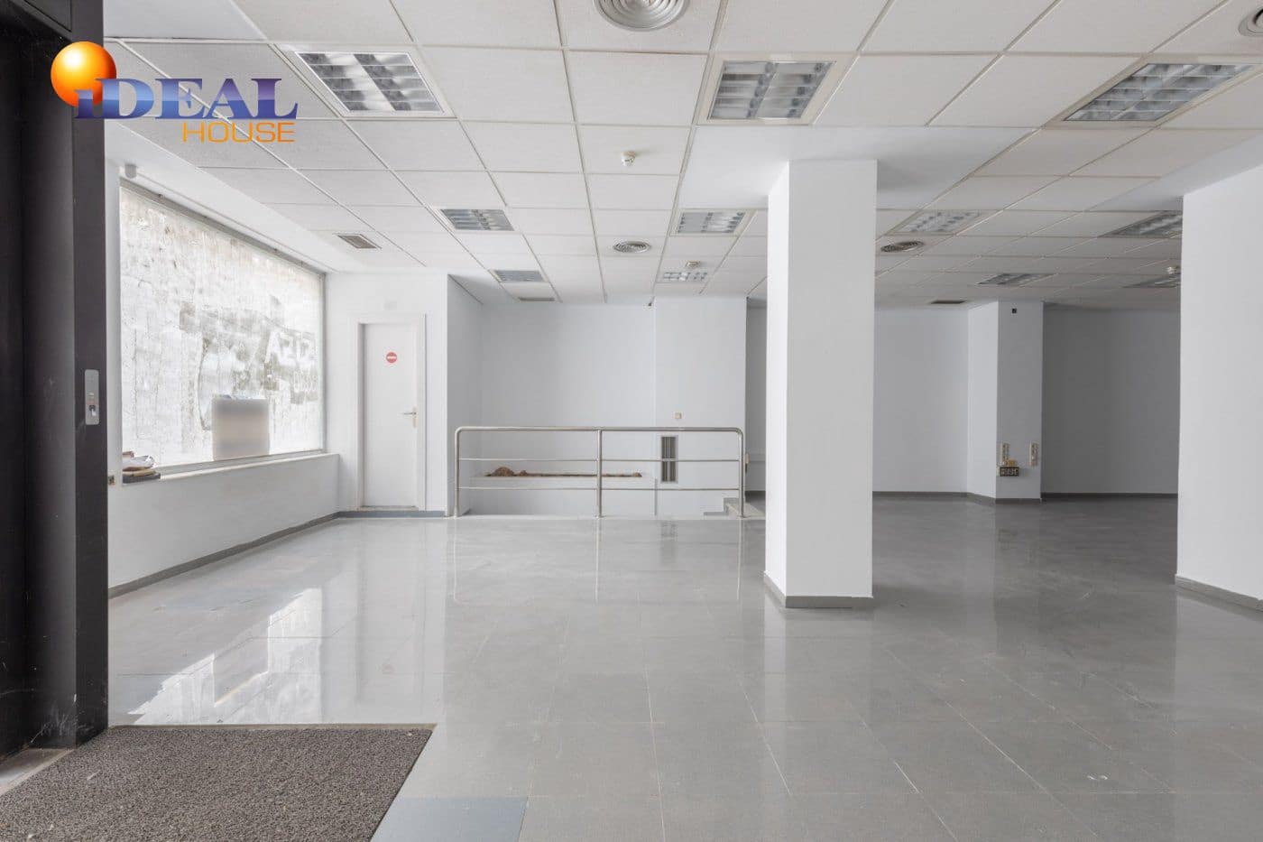 Commercial for sale in Montefrio - € 159,900 (Ref: 9433689)