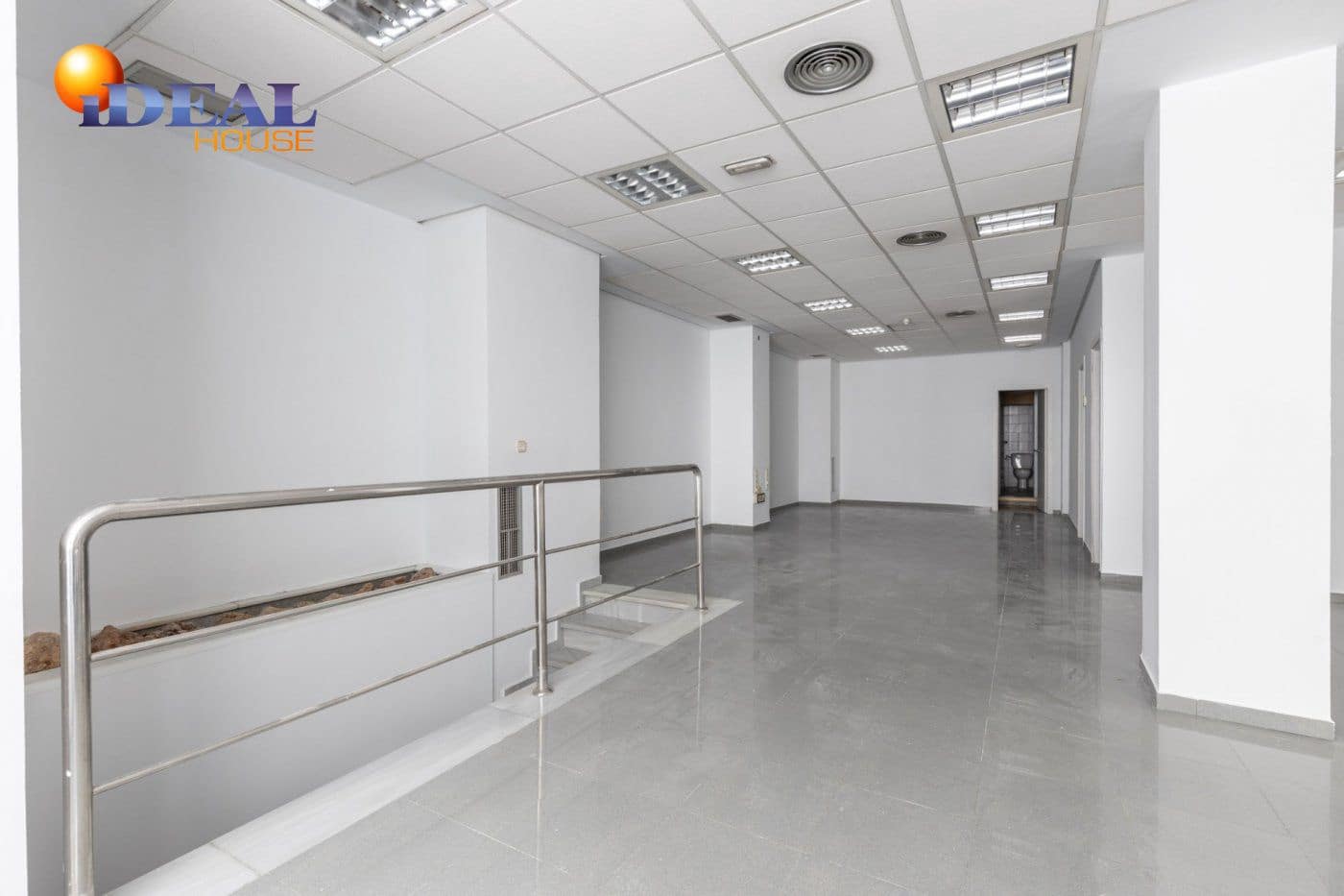 Commercial for sale in Montefrio - € 159,900 (Ref: 9433689)