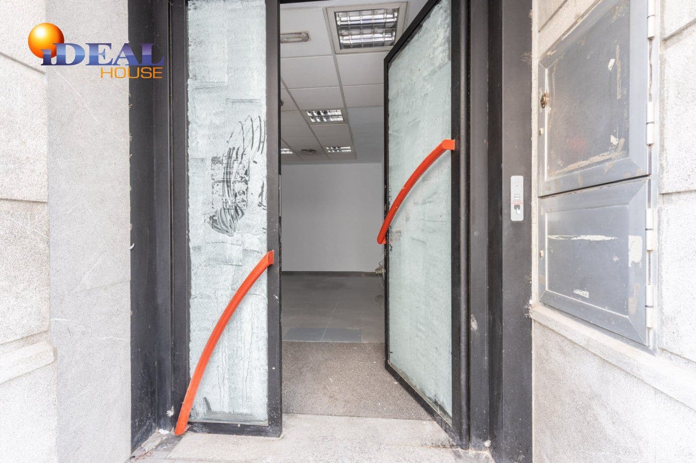 Commercial for sale in Montefrio - € 159,900 (Ref: 9433689)