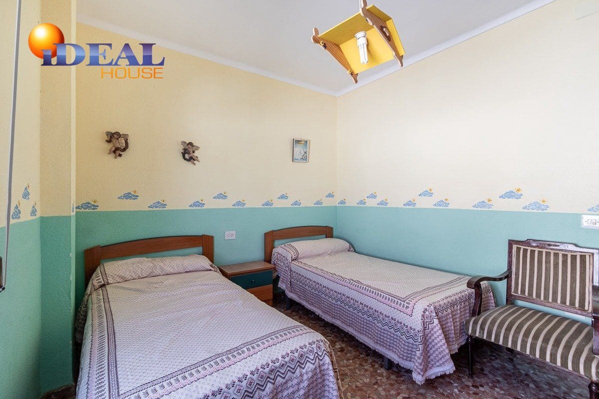 3 bedroom Flat for sale in Alhama de Granada - € 115,000 (Ref: 9433692)