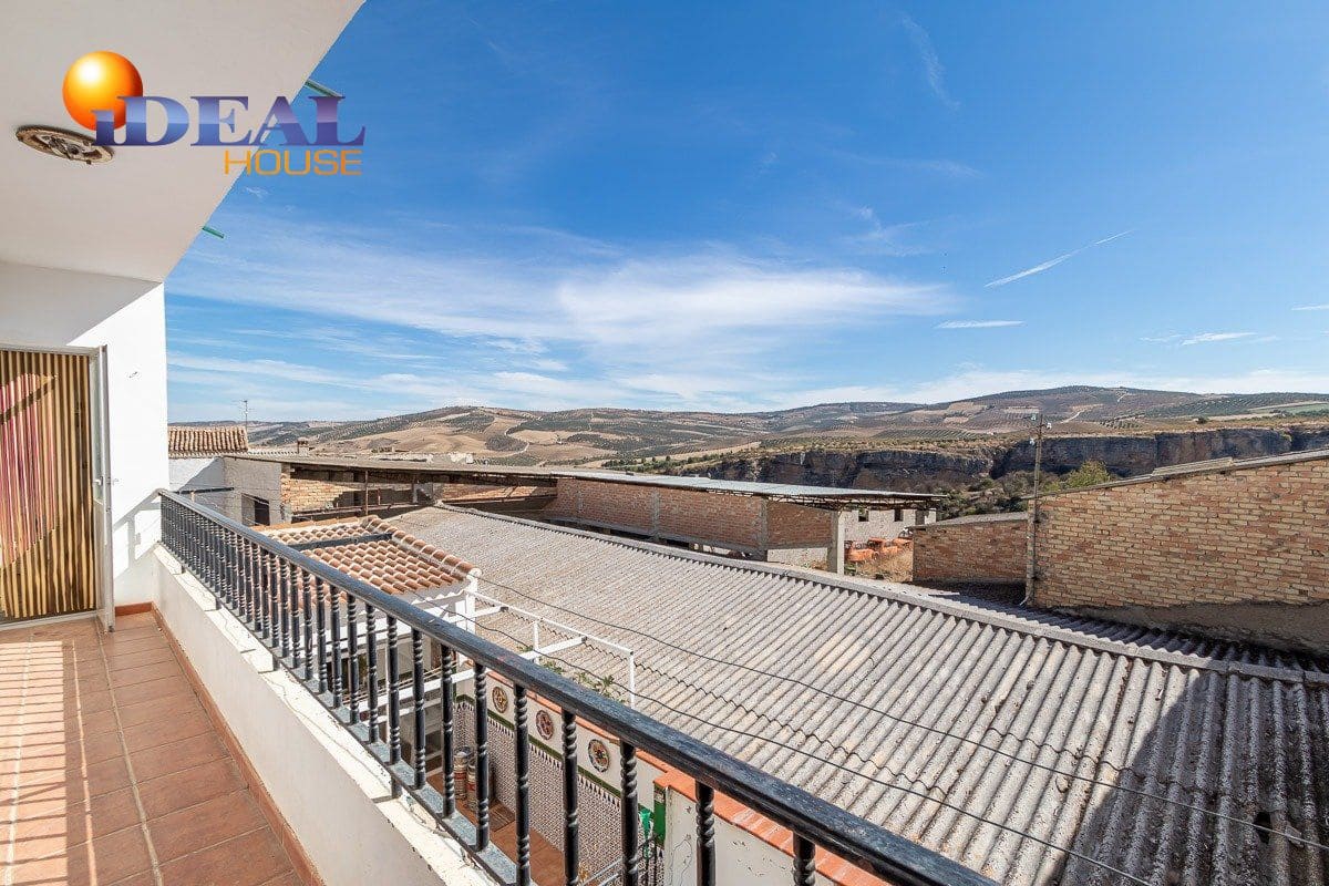 3 bedroom Flat for sale in Alhama de Granada - € 115,000 (Ref: 9433692)