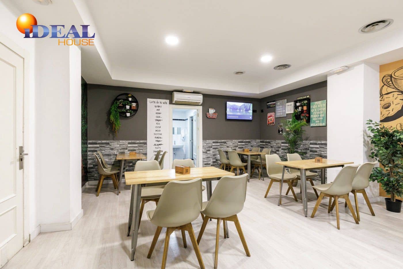 Erhverv til salg i Granada by - € 360.000 (Ref: 9433700)