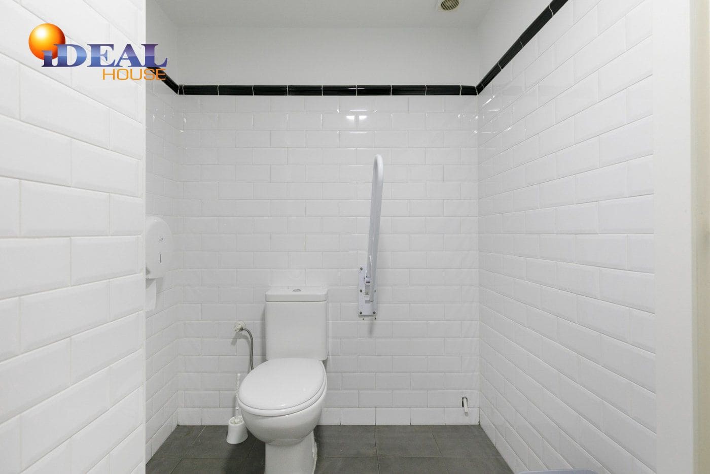 Erhverv til salg i Granada by - € 360.000 (Ref: 9433700)