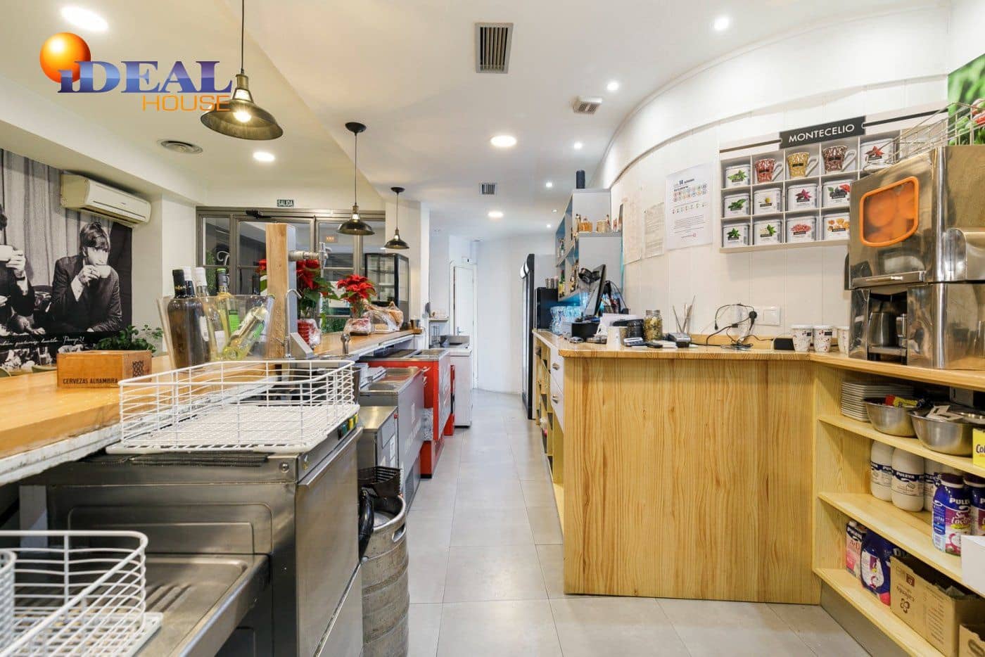 Erhverv til salg i Granada by - € 360.000 (Ref: 9433700)