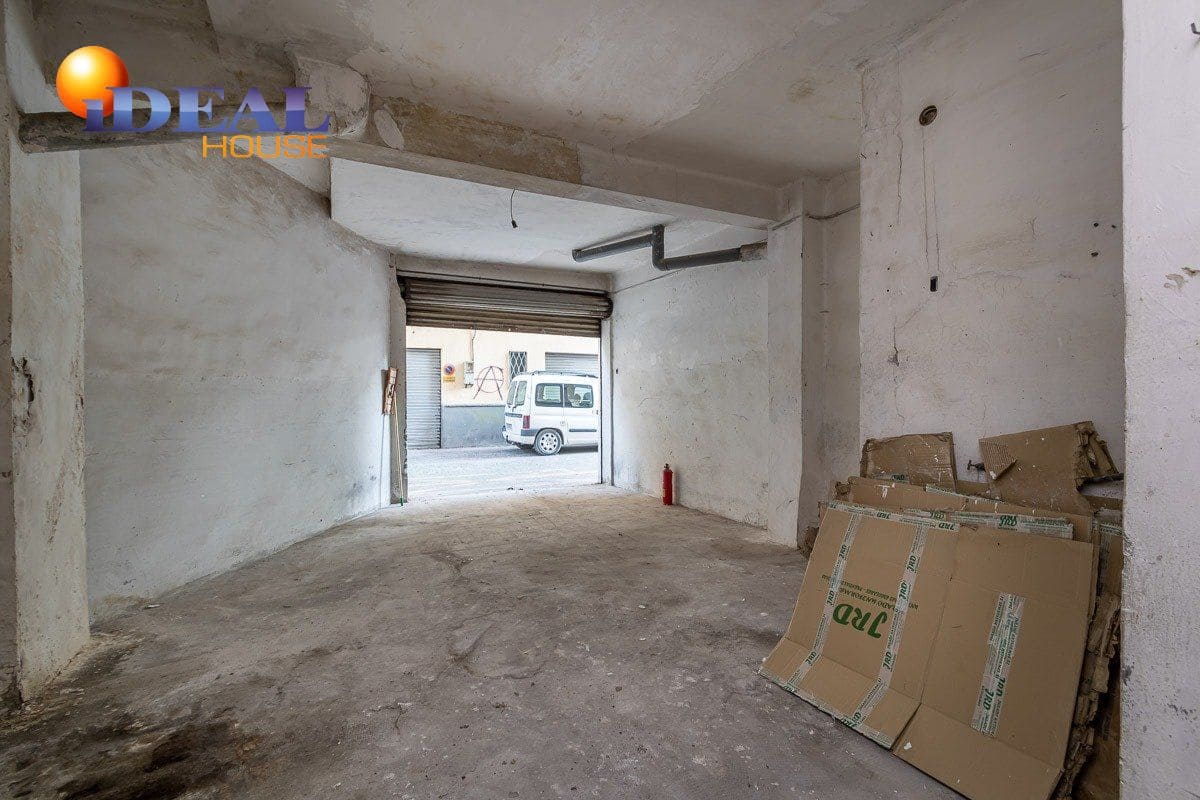 Commercieel te koop in Granada stad - € 135.000 (Ref: 9433704)
