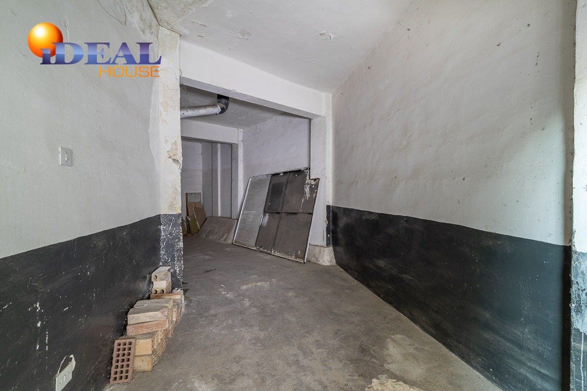 Commercieel te koop in Granada stad - € 135.000 (Ref: 9433704)