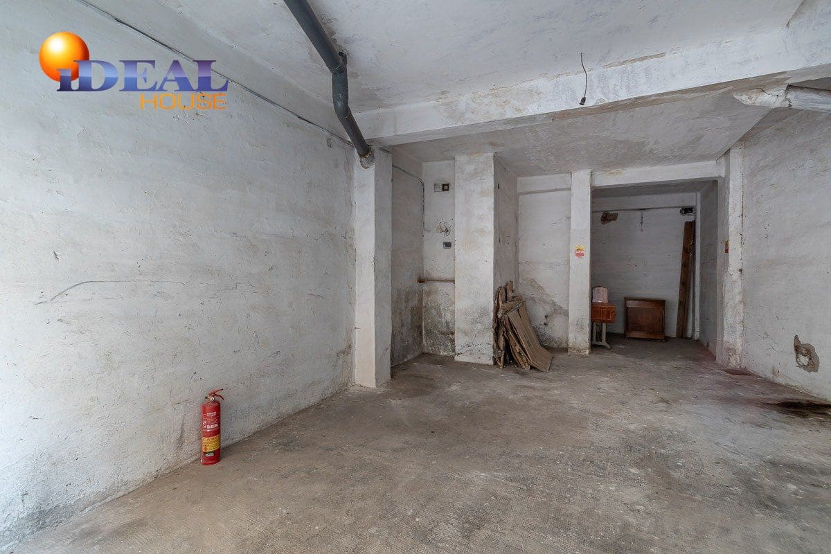 Commercieel te koop in Granada stad - € 135.000 (Ref: 9433704)