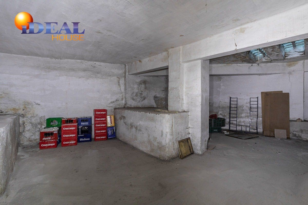 Commercieel te koop in Granada stad - € 135.000 (Ref: 9433704)