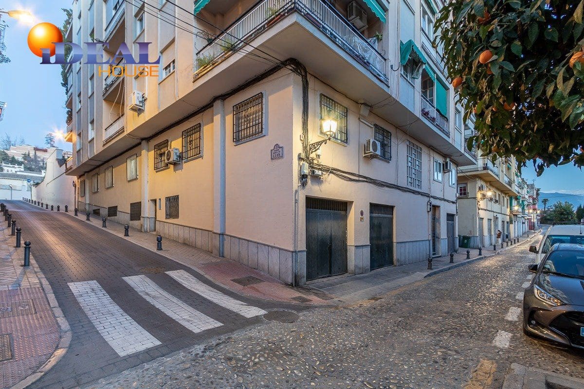 Commercieel te koop in Granada stad - € 135.000 (Ref: 9433704)