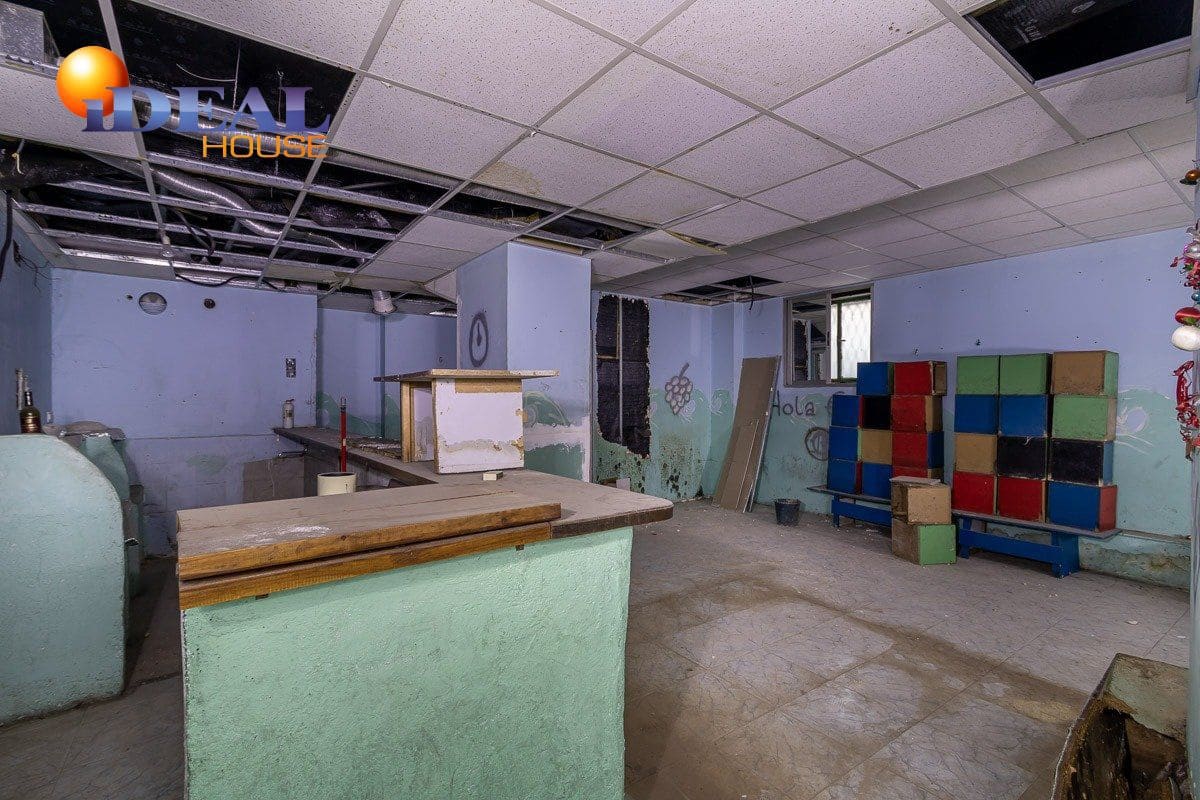 Commercieel te koop in Granada stad - € 135.000 (Ref: 9433704)