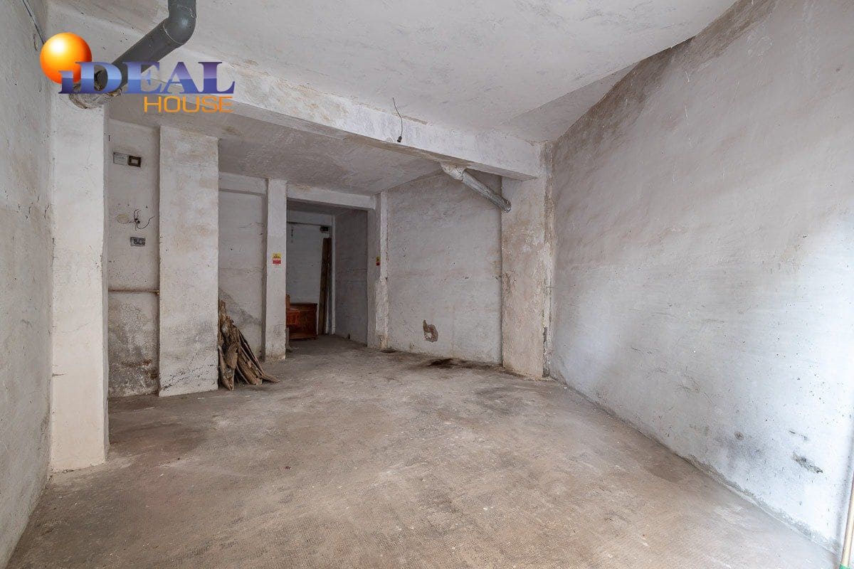 Commercieel te koop in Granada stad - € 135.000 (Ref: 9433704)