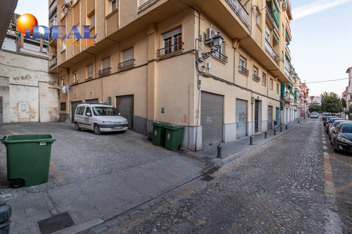 Commercieel te koop in Granada stad - € 135.000 (Ref: 9433704)