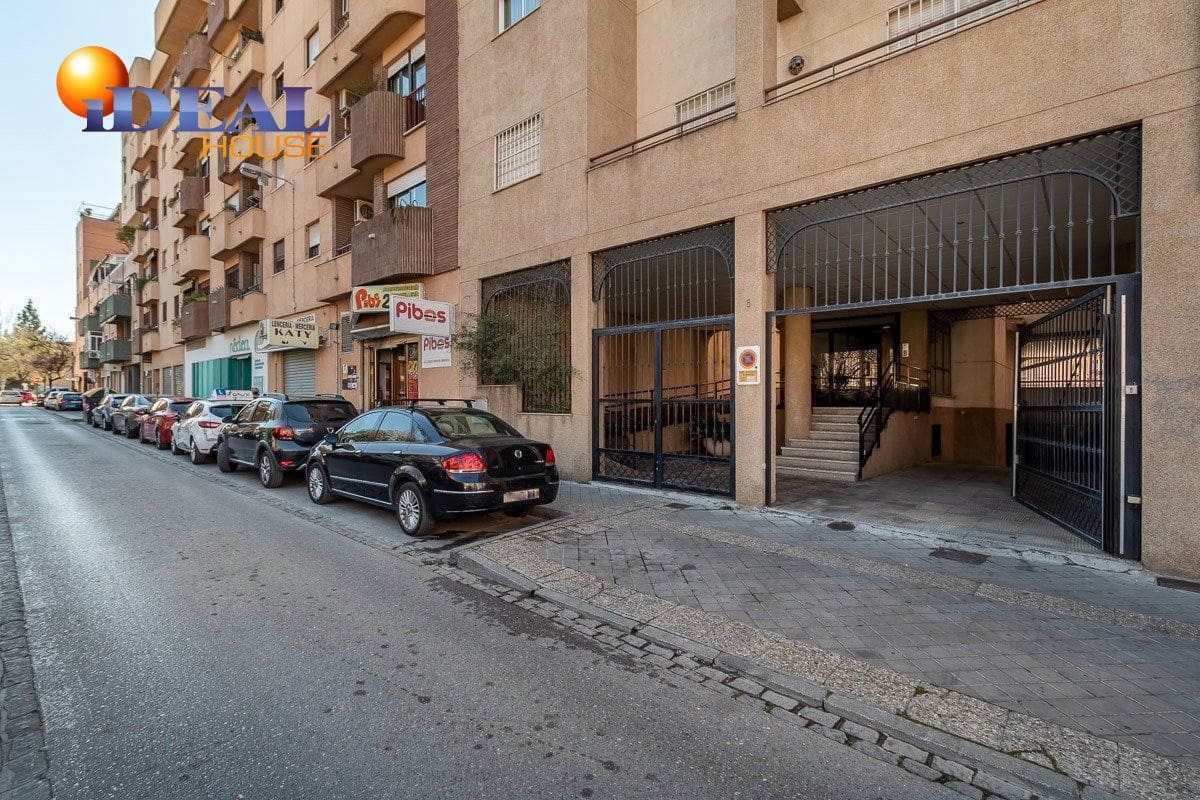 Garage for sale in Granada city - € 12,000 (Ref: 9433705)