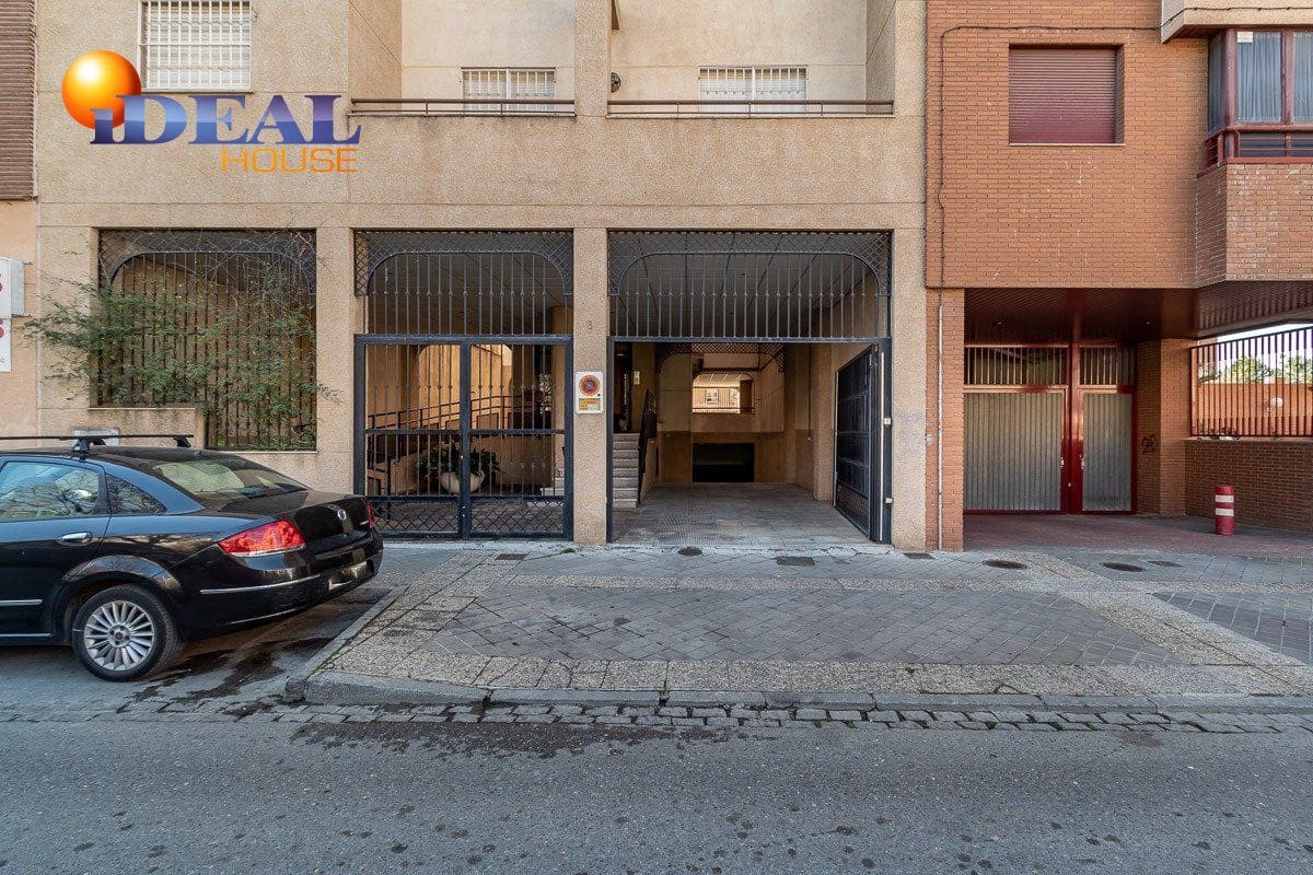 Garage for sale in Granada city - € 12,000 (Ref: 9433705)