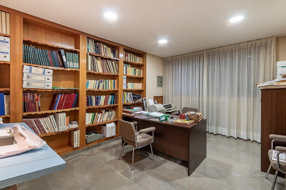 5 soveværelse Erhverv til salg i Granada by - € 225.000 (Ref: 9433711)