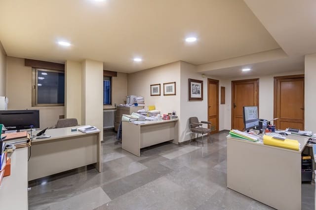 5 soveværelse Erhverv til salg i Granada by - € 225.000 (Ref: 9433711)