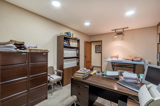 5 soveværelse Erhverv til salg i Granada by - € 225.000 (Ref: 9433711)