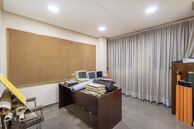 5 soveværelse Erhverv til salg i Granada by - € 225.000 (Ref: 9433711)