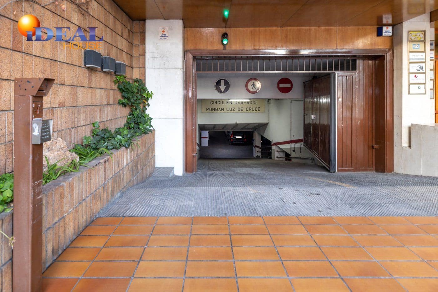 Garage for sale in Granada city - € 15,500 (Ref: 9433715)