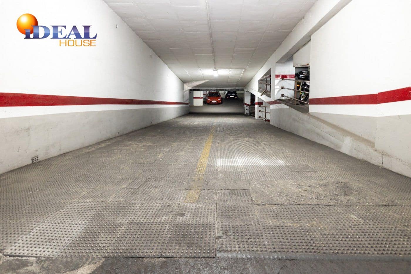 Garage for sale in Granada city - € 15,500 (Ref: 9433715)