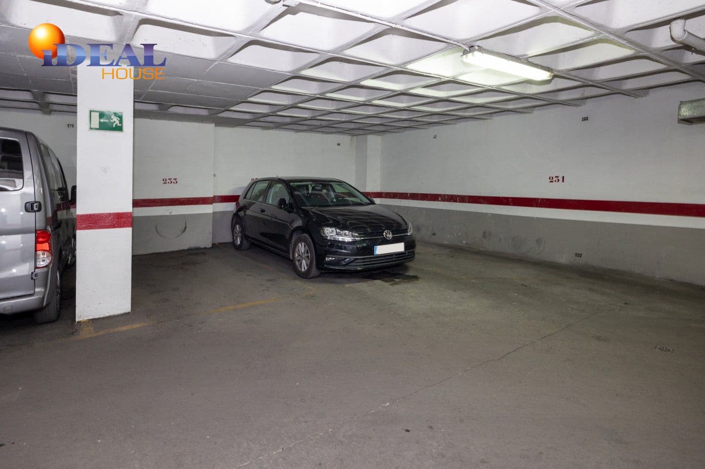 Garage for sale in Granada city - € 15,500 (Ref: 9433715)