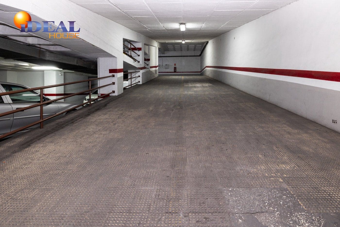 Garage for sale in Granada city - € 15,500 (Ref: 9433715)
