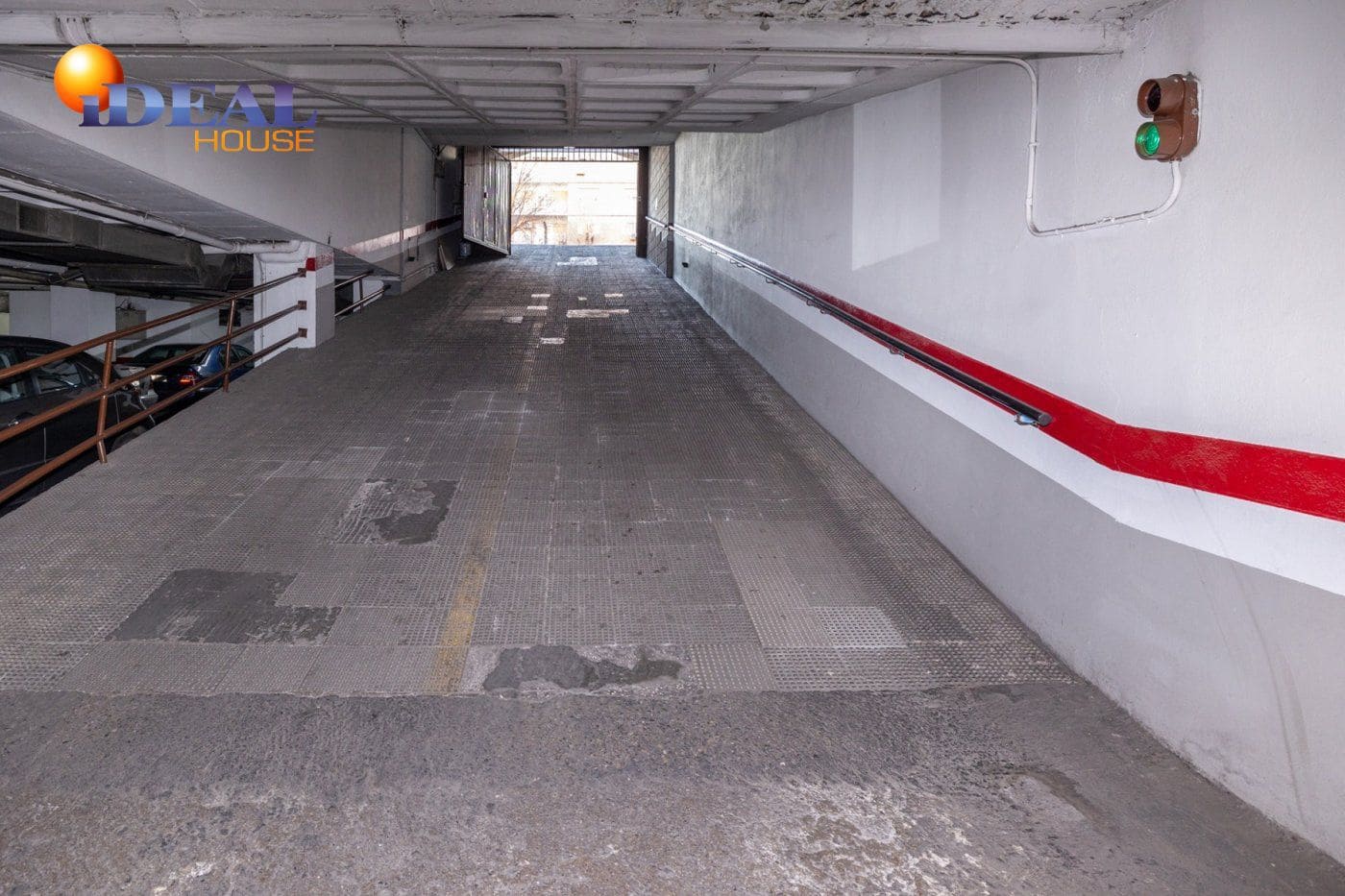 Garage for sale in Granada city - € 15,500 (Ref: 9433715)