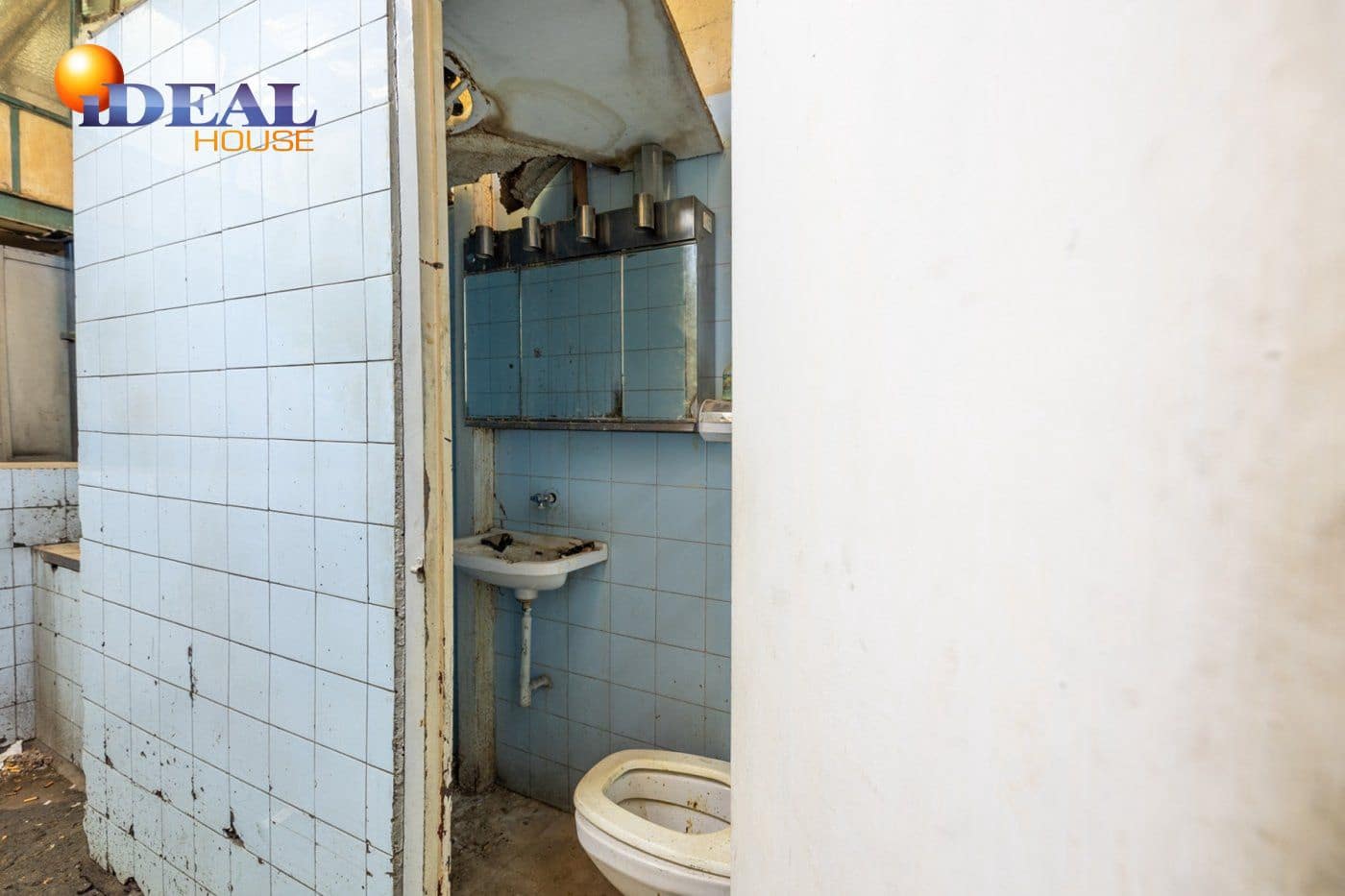 Commercial for sale in Granada city - € 195,000 (Ref: 9433718)