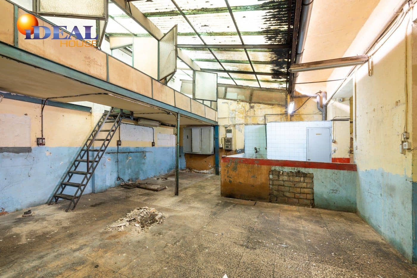 Commercial for sale in Granada city - € 195,000 (Ref: 9433718)
