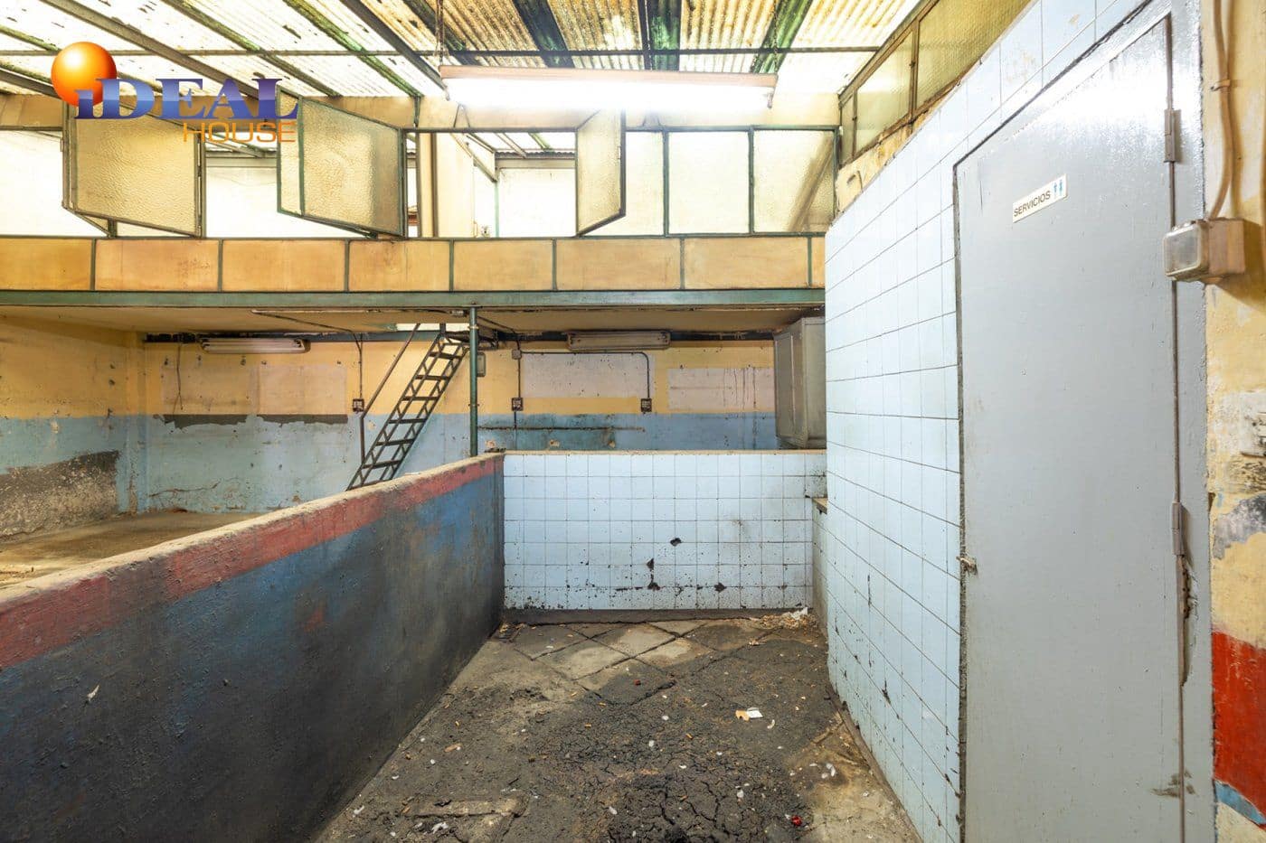 Commercial for sale in Granada city - € 195,000 (Ref: 9433718)