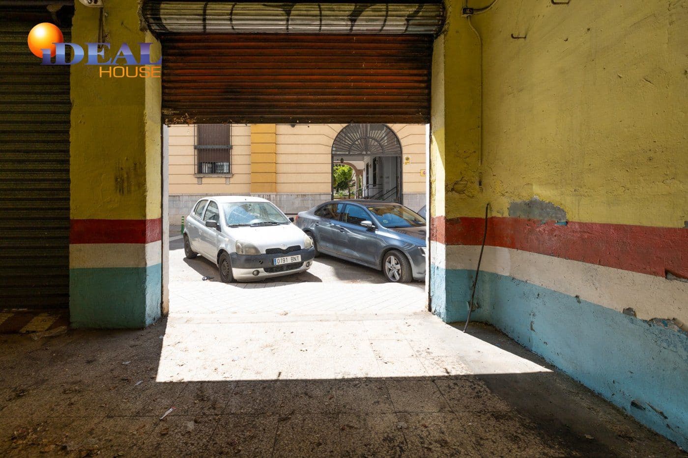 Commercial for sale in Granada city - € 195,000 (Ref: 9433718)