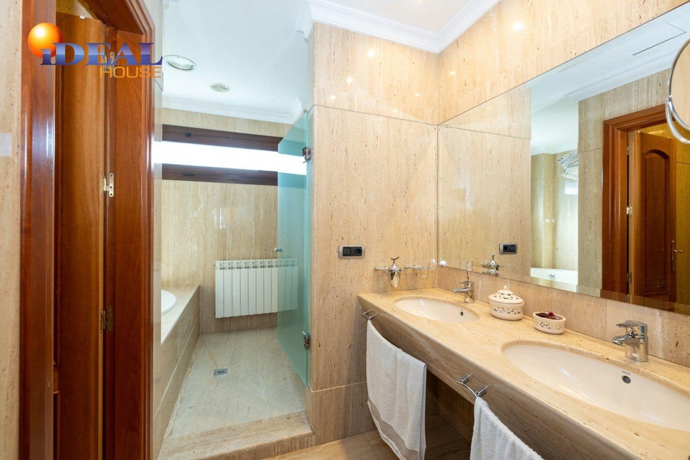 6 makuuhuone Huvila myytävänä paikassa Granada kaupunki mukana uima-altaan 
autotalli - 995 000 € (Ref: 9433725)