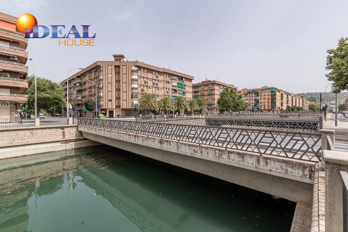 Commercial for sale in Granada city - € 99,000 (Ref: 9433726)