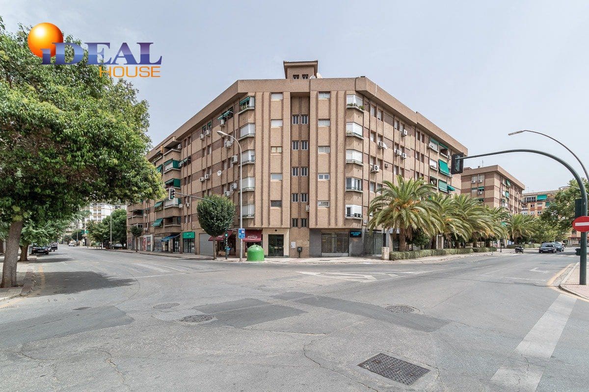 Commercial for sale in Granada city - € 99,000 (Ref: 9433726)