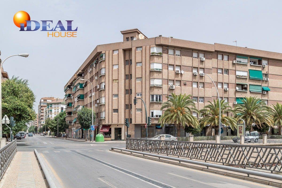 Commercial for sale in Granada city - € 99,000 (Ref: 9433726)